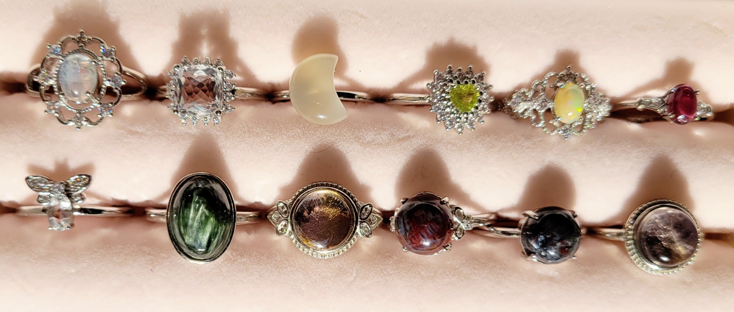 Adjustable Stone Rings, Crystal Rings, Crystal Carvings Different Materials and Designs